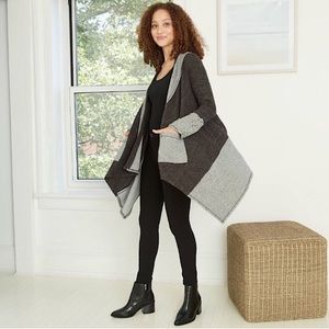 XS Knox Rose Gray and Black Sweater, Lightly Used